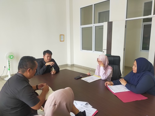 rapat-pemilihan-petugas-pelayanan-terbaik.jpeg